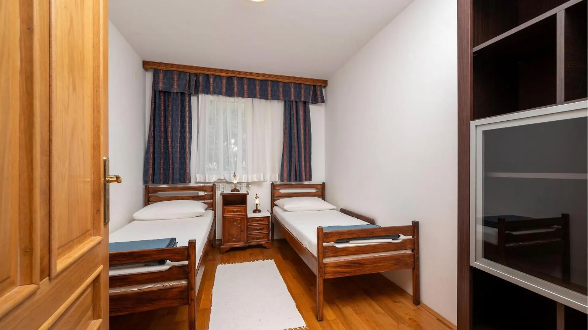 2 Bedroom Stunning Apartment In Medolino
