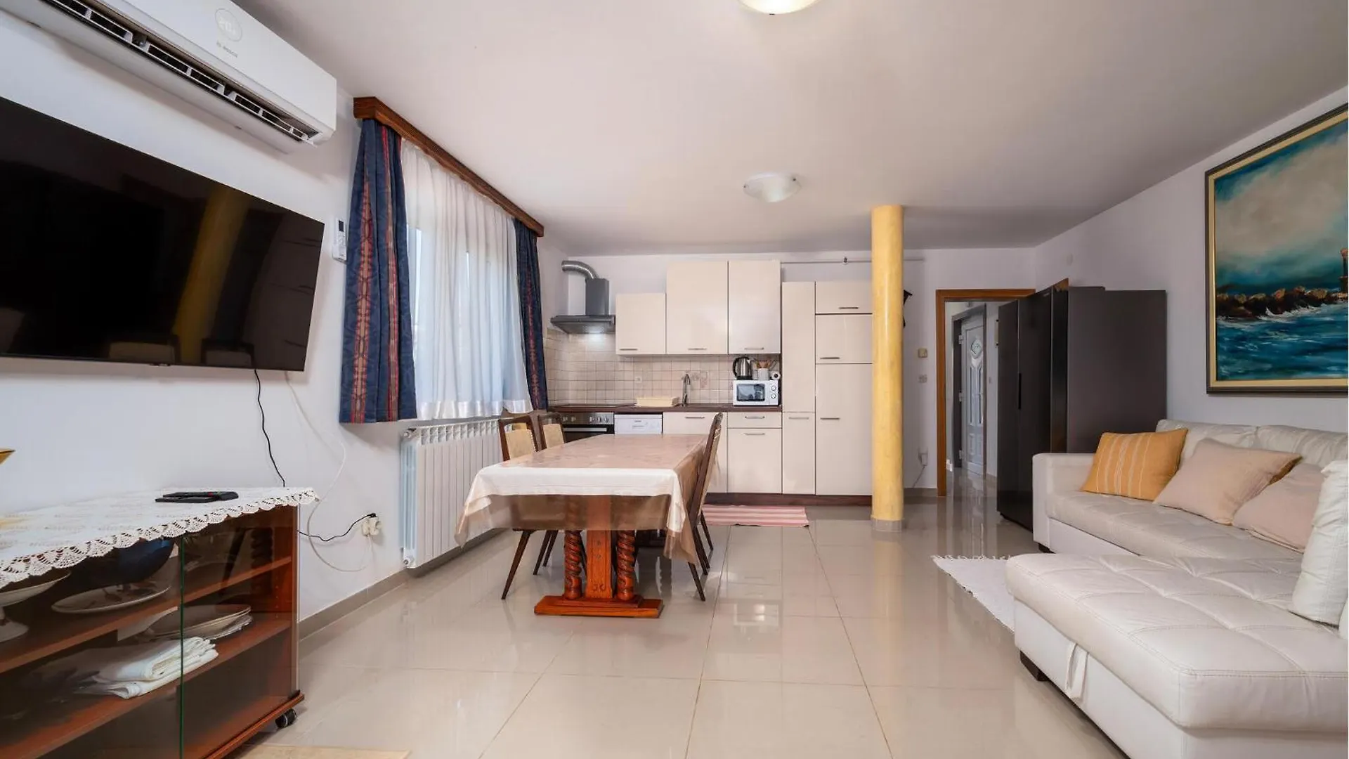 2 Bedroom Stunning Apartment In Medolino