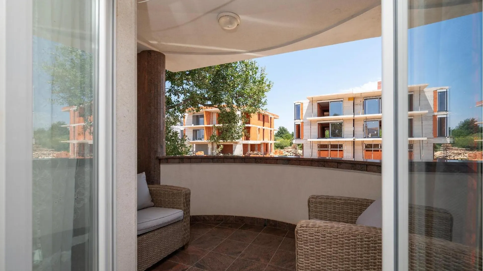 2 Bedroom Stunning Apartment In Medolino 0*,