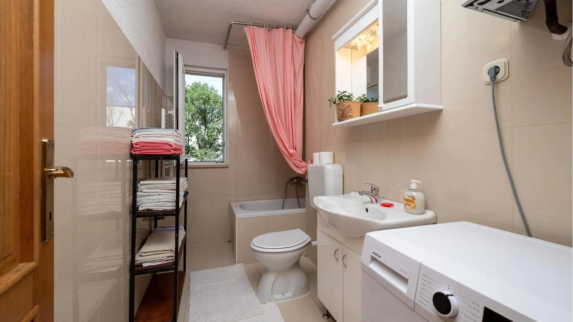 2 Bedroom Stunning Apartment In Medolino 0*,
