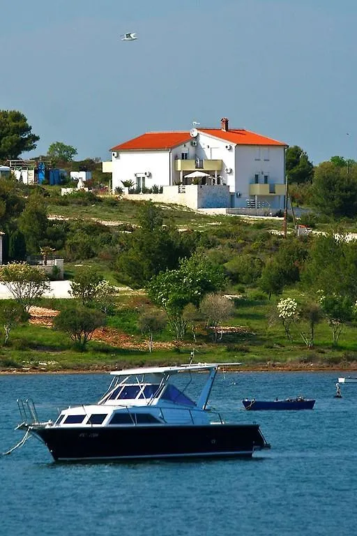 2 Bedroom Stunning Apartment In Medolino Croazia