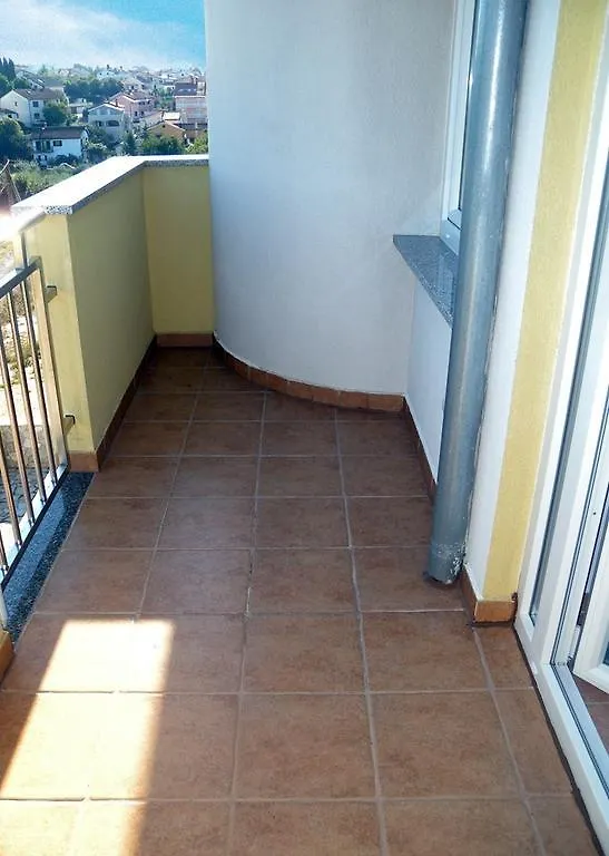 2 Bedroom Stunning Apartment In Medolino