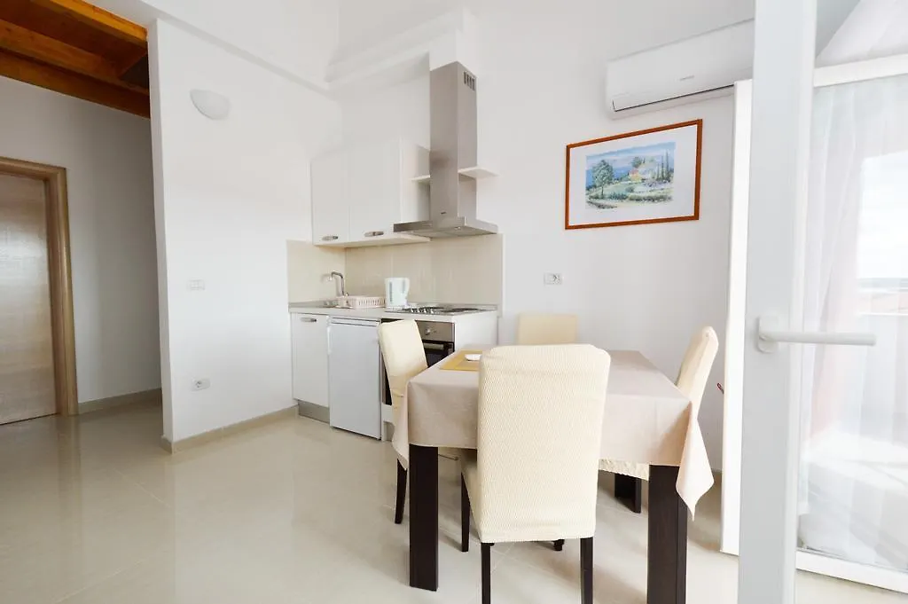 2 Bedroom Stunning Apartment In Medolino