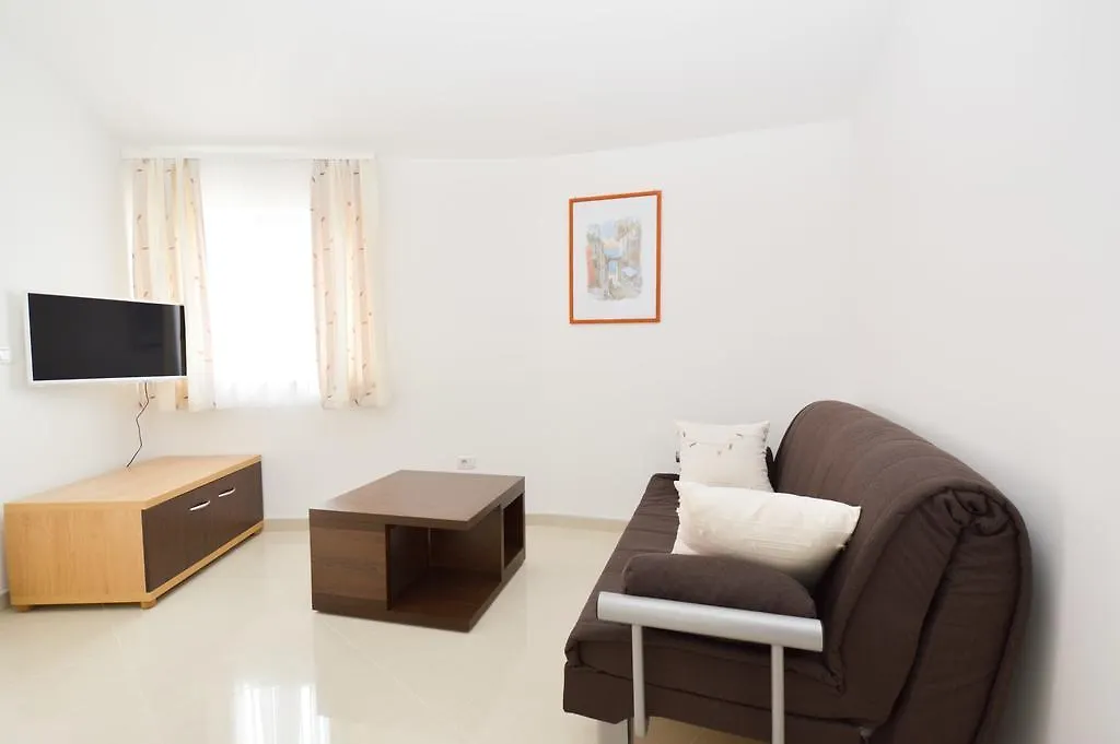2 Bedroom Stunning Apartment In Medolino