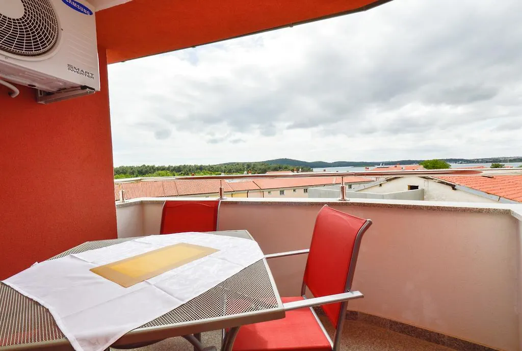 2 Bedroom Stunning Apartment In Medolino