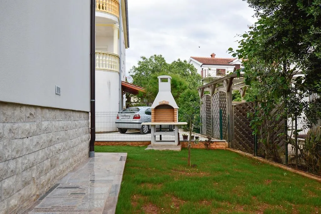 2 Bedroom Stunning Apartment In Medolino