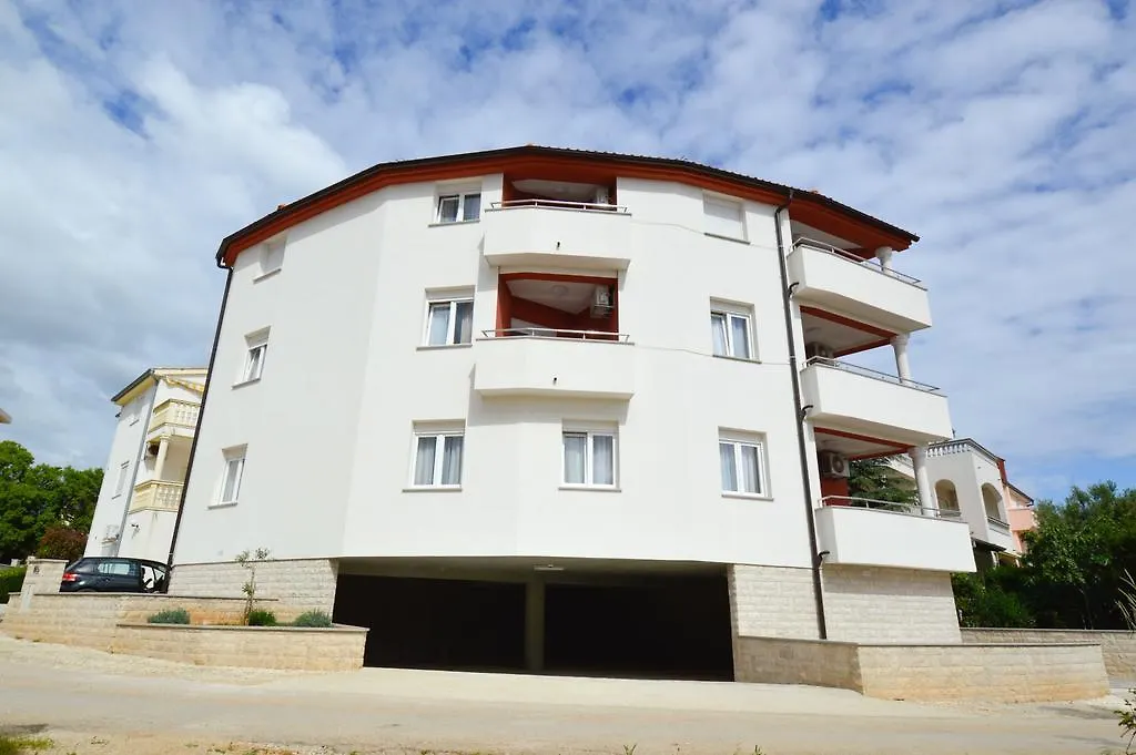 2 Bedroom Stunning Apartment In Medolino